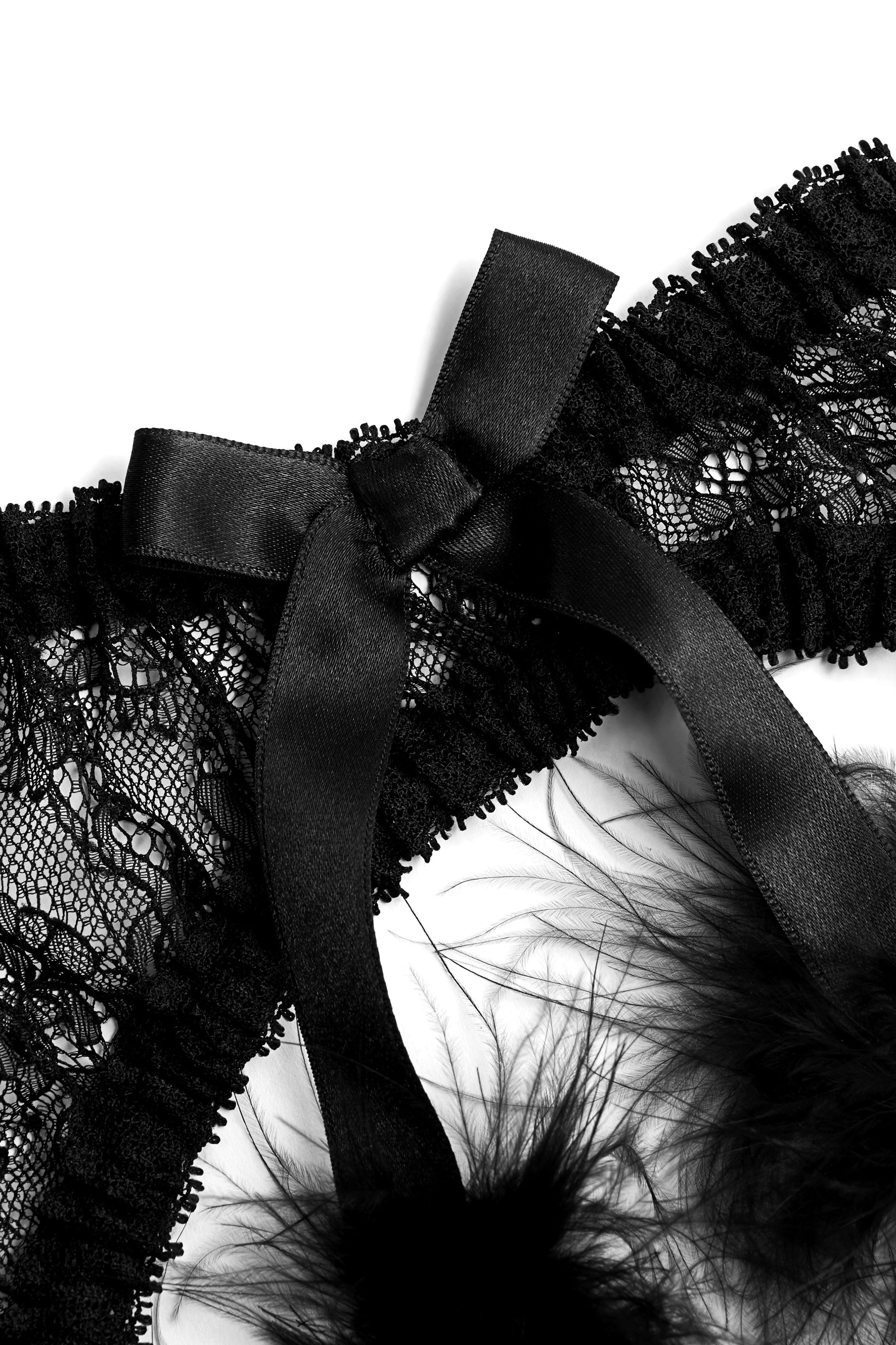 Culotte dentelle noir pompom