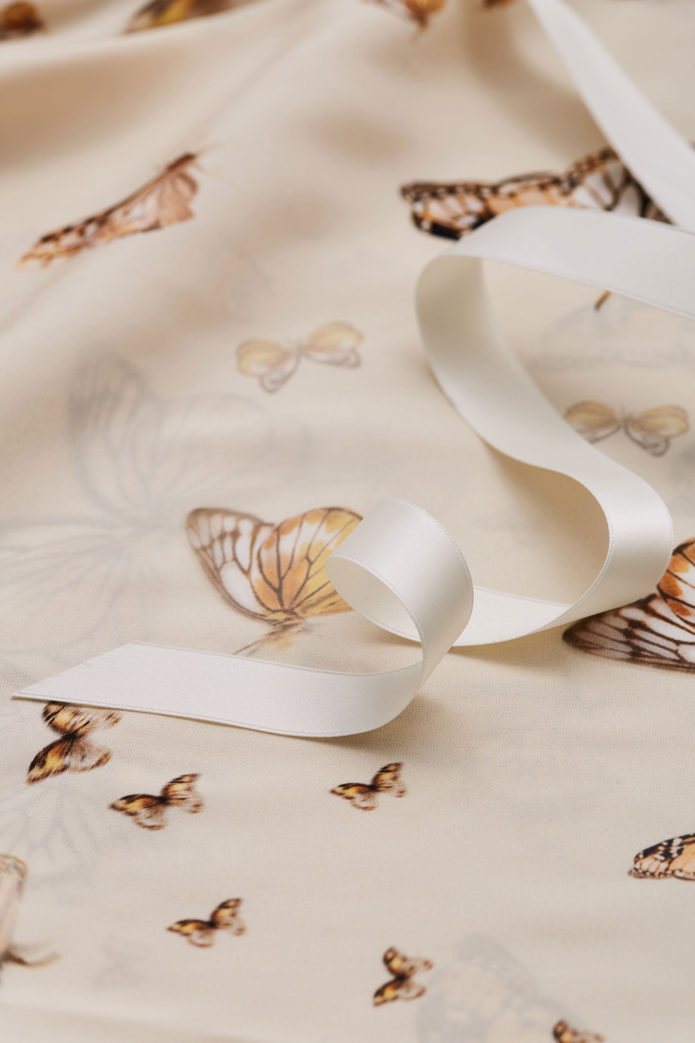 Peignoir en soie papillon