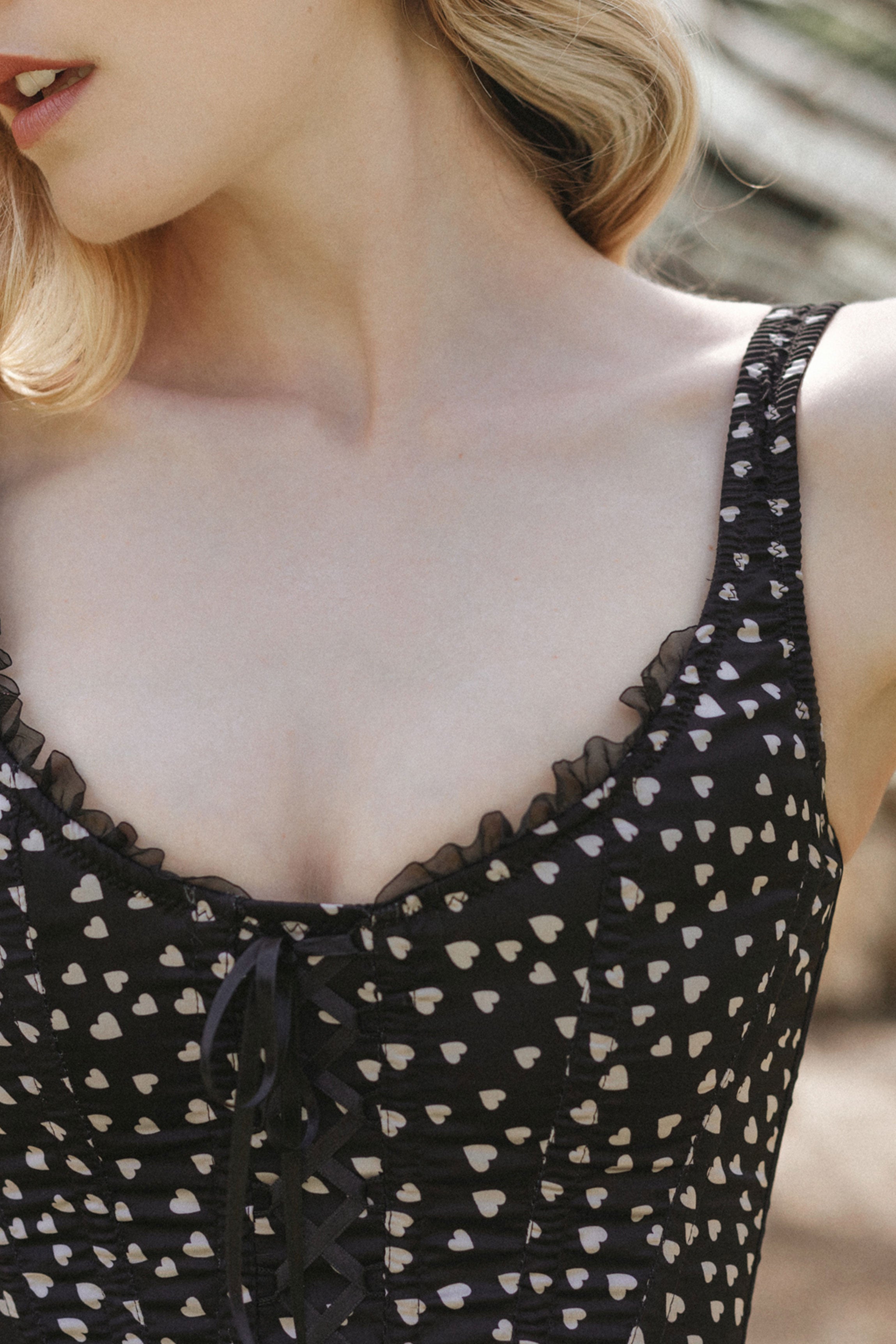 Corset noir satin petit coeur KEIKO
