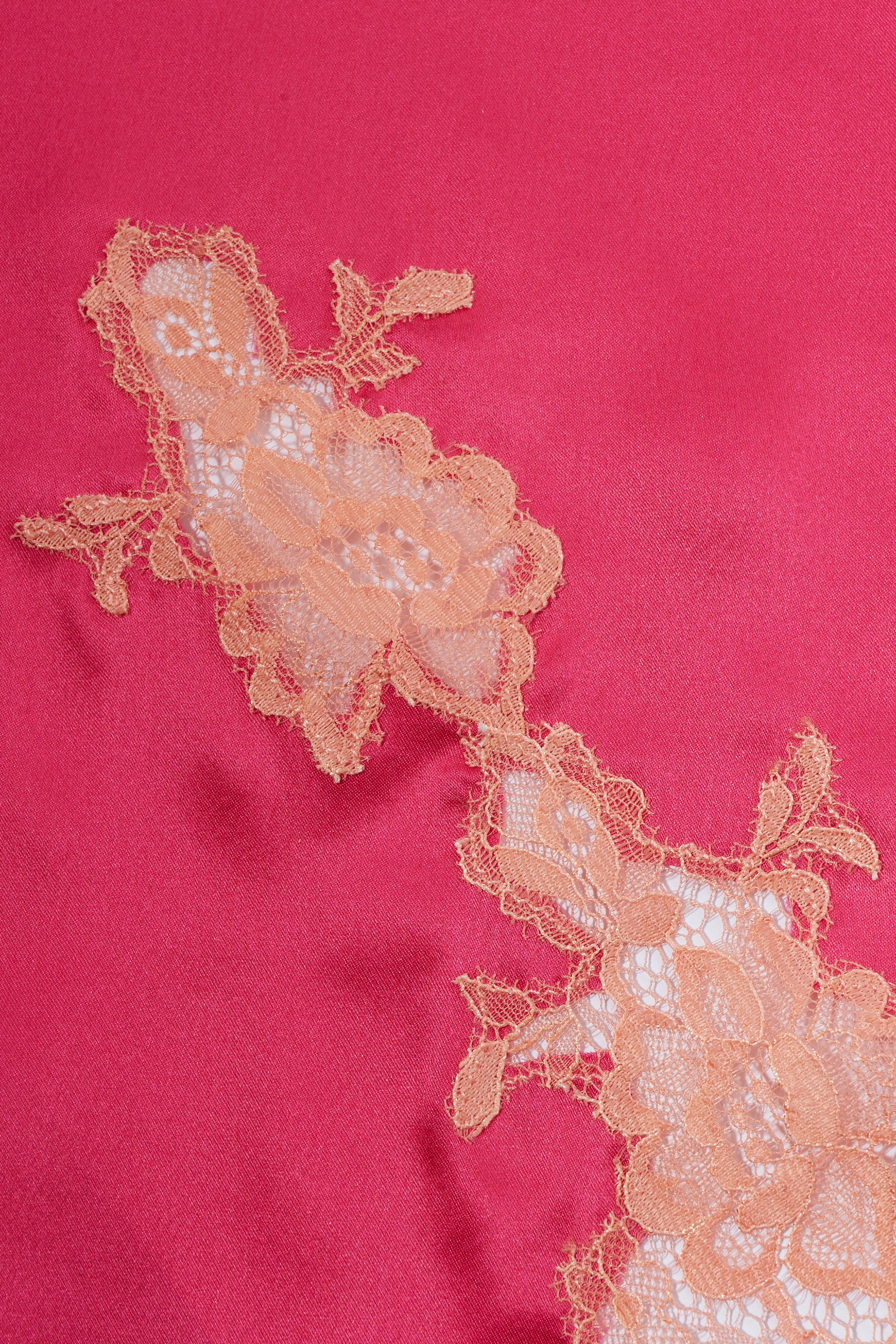 Nuisette soie rose dentelle corail