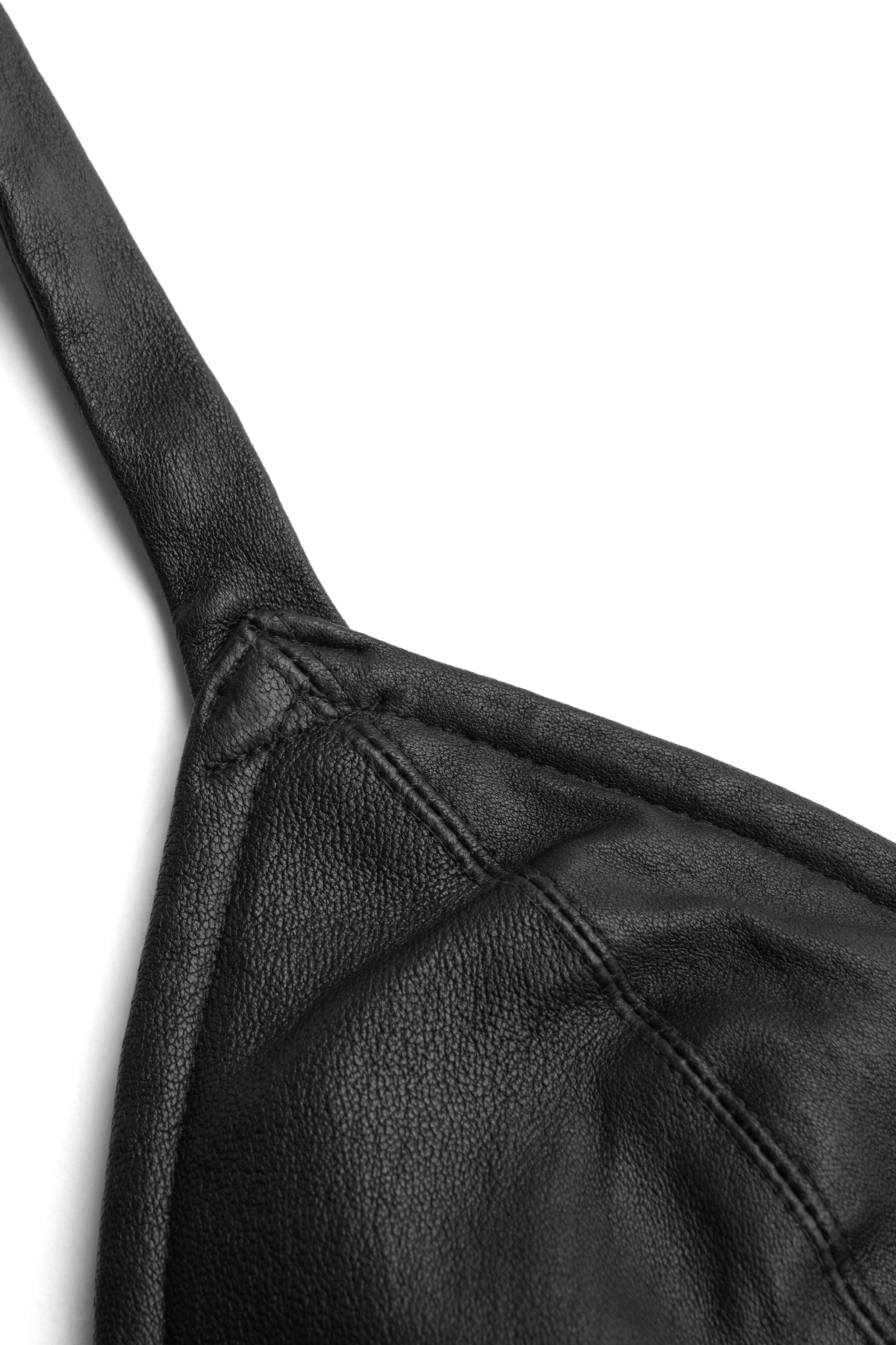 Bustier court en cuir noir