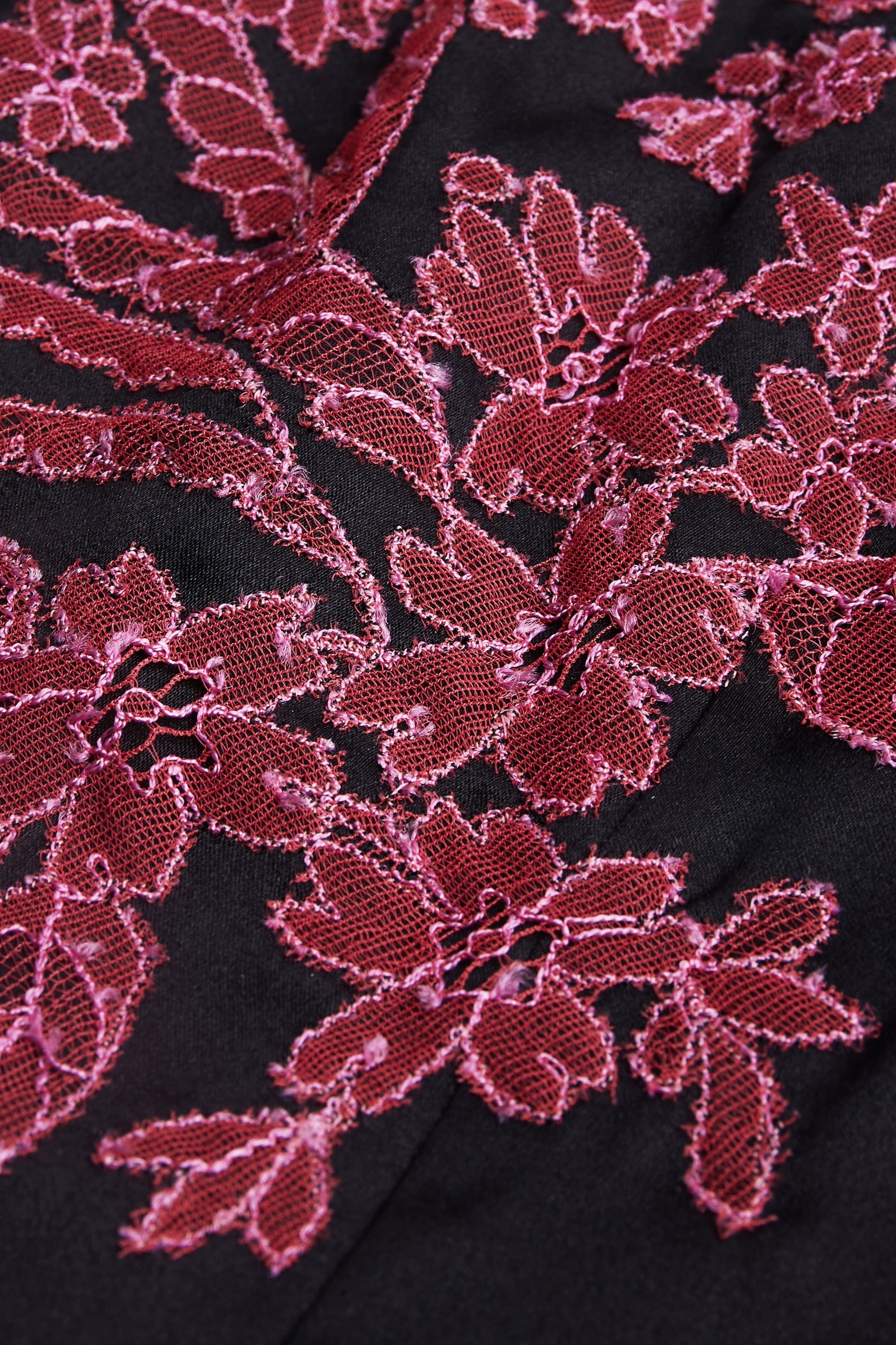 Short soie noire incrustée dentelle